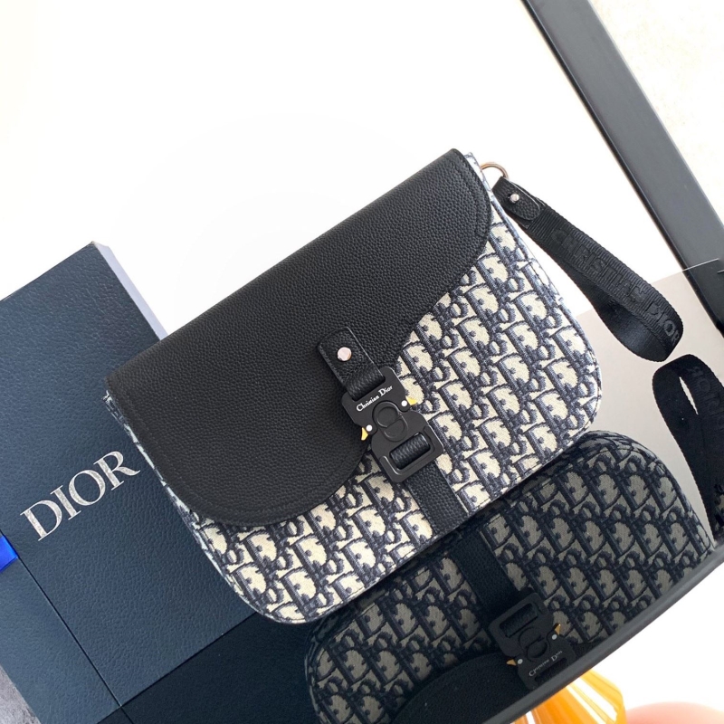 D*or clutch bags